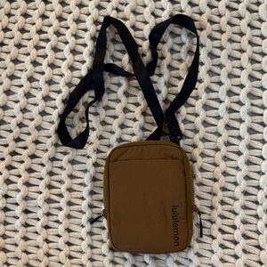 lululemon athletica crossbody bag